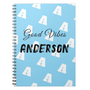 Gutes Vibes Monogramm mit dem Namen Blau Notizblock