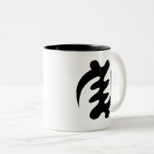 Gye Nyame | Gott ist Oberstes Adinkra Symbol Zweifarbige Tasse (VorderseiteRechts)