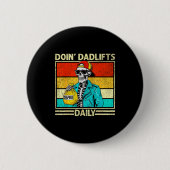 Gym Dad Doin' Dadlifts Daily Men Fathers Day Funny Button (Vorderseite)