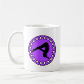 Gymnast in Lila Kaffeetasse (Links)
