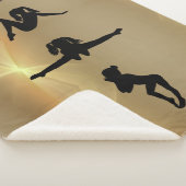 GYMNASTICS GIRL IST AUF SHERPA BLANKET. INDIVIDUEL SHERPADECKE (3/4)