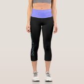 Gymnastik Bubble Schriftart mit Lila Waistband Capri Leggings (Vorderseite)