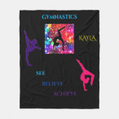 Gymnastik entwirft auf einer schwarzen Fleecedecke (Vorderseite)