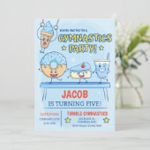 Gymnastik Geburtstag Einladung Junge (Stehend Vorderseite)