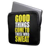 Gymnastik, gute Dinge kommen zu denen, die schwitz Laptopschutzhülle (Vorderseite Links)