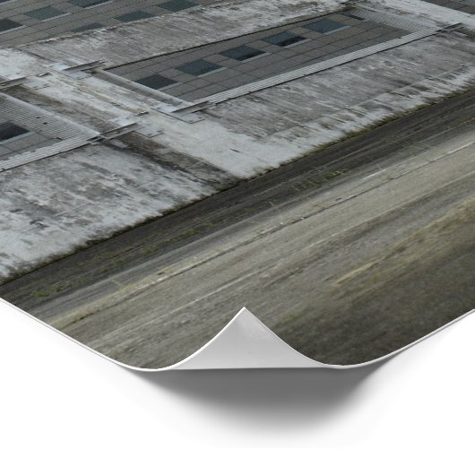 Gymnastik im Freien auf dem Dach, die in die Luft  Poster (Ecke)