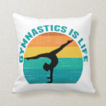 Gymnastik ist das Life Cool Sunset Gymnastik Kissen<br><div class="desc">Gymnastik ist Leben. Niedliches Sonnenuntergang-Gymnastikgeschenk mit einem schönen bunten Hintergrund hinter einer Frau,  die einen hübschen Handstand mit den Splint macht.</div>