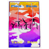 Gymnastik Rainbow Camouflage Gymnast Gift Bag Mittlere Geschenktüte (Rückseite)
