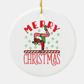 Gymnastik Weihnachts-Elf auf Beam Keramik Ornament (Hinten)