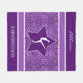 Gymnastiklila Cheetah-Druck mit Monogramm Fleecedecke (Vorderseite (Horizontal))