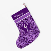 Gymnastiklila Cheetah-Druck mit Monogramm Kleiner Weihnachtsstrumpf (Rückseite (Hängend))