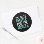 Gymnastiktraining in der Fitness für Muskeln Runder Aufkleber (Umschlag)