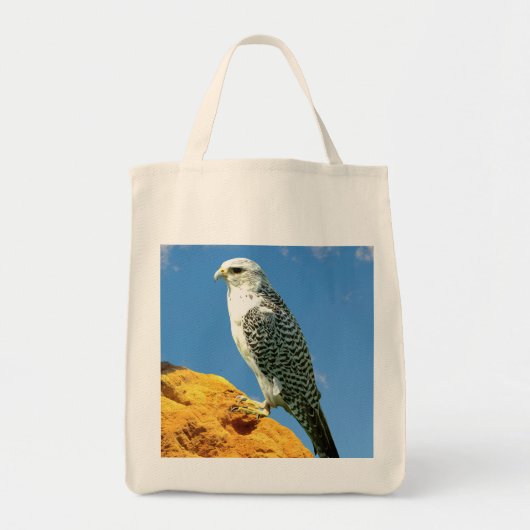 Gyrfalcon steht auf einem Felsen Tragetasche (Vorne)