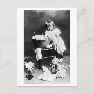 h304 Edwardian Girl with Dolls Clothes Postkarte