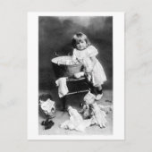 h304 Edwardian Girl with Dolls Clothes Postkarte (Vorderseite)