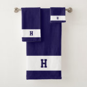H Monogram auf Navy Blue & White Badhandtuch Set (Insitu)