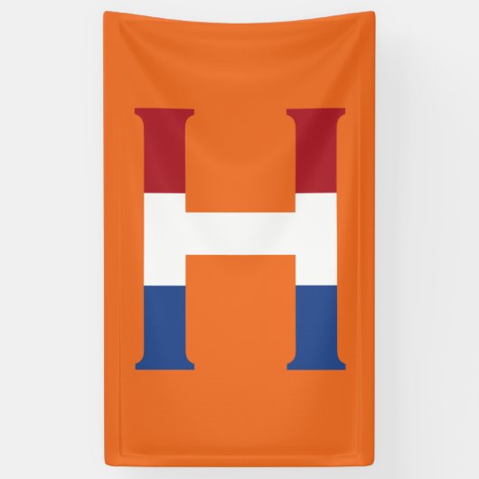 H Monogram überlagert sich auf der NLD-Flagge auf Banner (Vertikal)