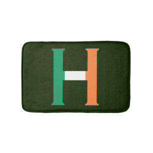 H Monogram überlagert sich auf irischer Flagge Badematte