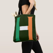 H Monogram überlagert sich auf irischer Flagge Tasche (Von Nahem)