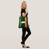 H Monogram überlagert sich auf irischer Flagge Tasche (Am Model)