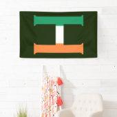 H Monogramm überlagert auf irischer Flagge (v) Banner (Insitu)