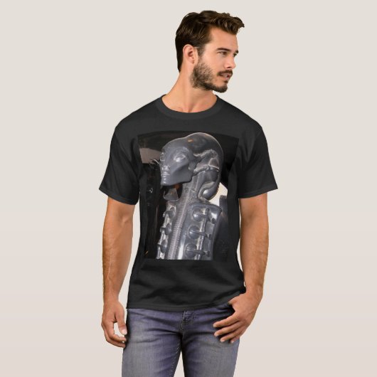 H R Giger Museum. Gruyer, Schweiz T-Shirt (Vorne ganz)
