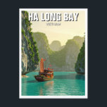 Ha Long Bay Vietnam Travel Postkarte<br><div class="desc">Long Bay, im Norden Vietnams gelegen, ist eines der atemberaubendsten Naturwunder des Landes. Die Bucht ist als UNESCO-Weltkulturerbe anerkannt und berühmt für ihre smaragdgrünen Gewässer und tausende Kalksteininseln, die sich dramatisch vom Meer erheben. Diese Karstformationen, geformt durch Millionen Jahre Erosion, schaffen eine surreale und andere Welten-Landschaft. Viele der Inseln sind...</div>