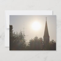 HAAGER KIRCHTURM IN MORGENSONNE MIT GEBÜSCH