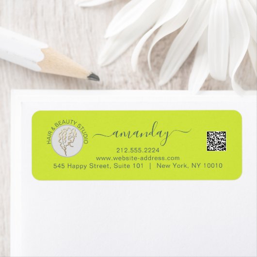 Haar Makeup Beauty Studio Lash Gold Logo QR UAWG L (Insitu)