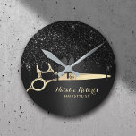 Haare Stylist Black Glitzer Tropfen Schönheitssalo Runde Wanduhr<br><div class="desc">Haar Stylist Black Glitzer Tropfen Beauty Salon Uhren.</div>