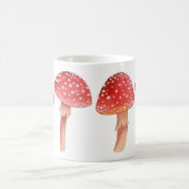 Haariroter Pilz. Holz fliegt agarisch. Amanita Kaffeetasse (Mittel)