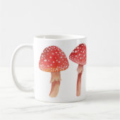 Haariroter Pilz. Holz fliegt agarisch. Amanita Kaffeetasse (Links)