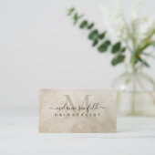 Haarstylist Beige Marble Beauty Salon Monogram Visitenkarte (Stehend Vorderseite)