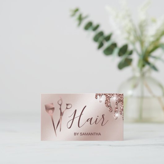 Haarstylistin Rose Goldtypografie Haarschere bu Visitenkarte (Stehend Vorderseite)