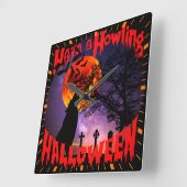Haben Sie ein Howling Halloween Quadratische Wanduhr (Winkel)