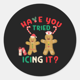 Haben Sie es mit Weihnachts-Gingerbread-Eis versuc Runder Aufkleber