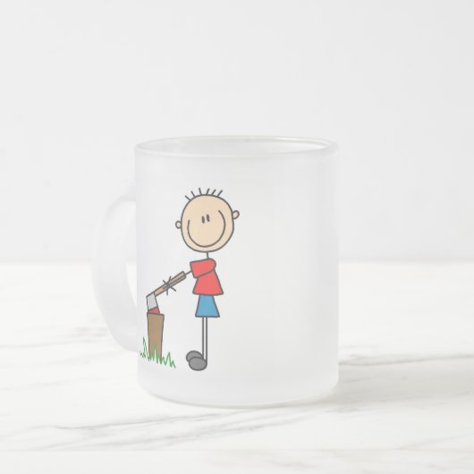 Hacken der hölzernen Strichmännchen-T-Shirts und Mattglastasse (Vorderseite Links)