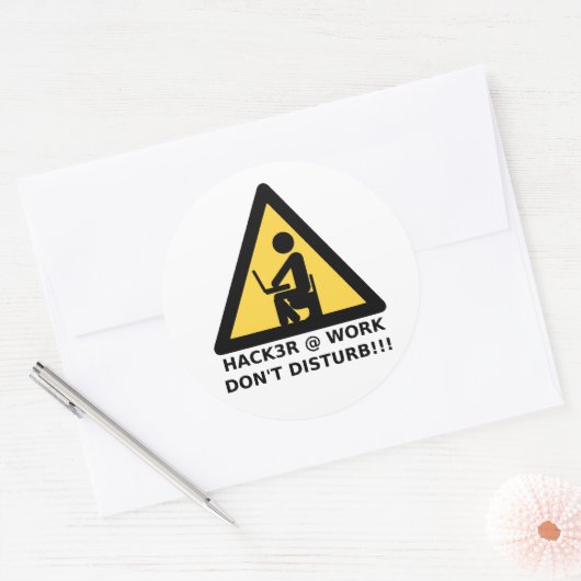 Hacker am Arbeitsplatz Runder Aufkleber (Umschlag)