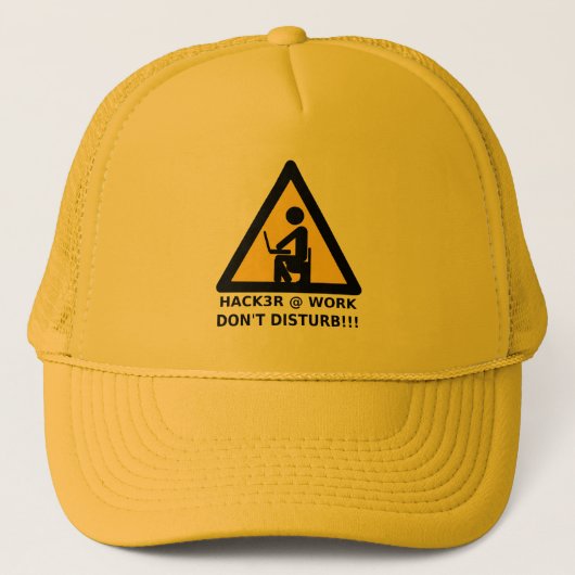 Hacker am Arbeitsplatz Truckerkappe (Vorderseite)