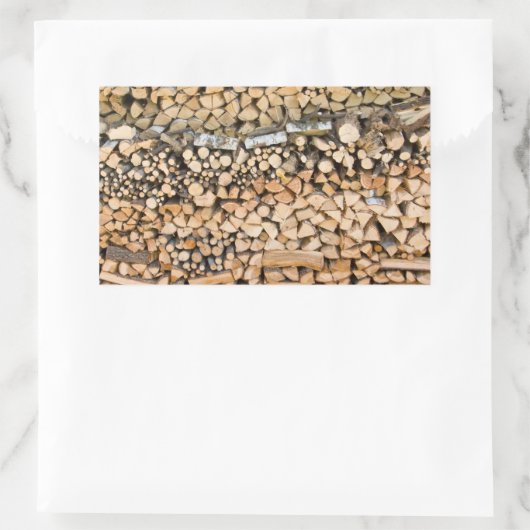 Hacktes Holz auf einem rechteckigen Aufkleber (Tasche)