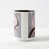 Hada mágica entre flores de cerezo – Ilustración d Zweifarbige Tasse (Mittel)