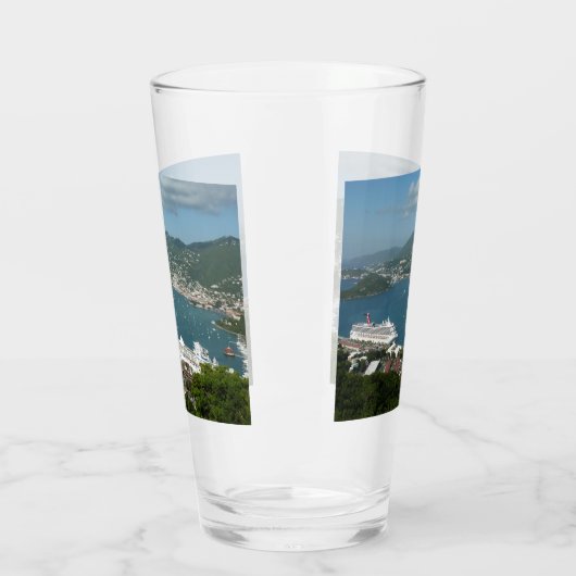 Hafen auf den St. Thomas-Inseln der US-Jungfrau Glas (Links)