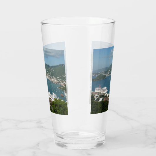 Hafen auf den St. Thomas-Inseln der US-Jungfrau Glas (Rechts)