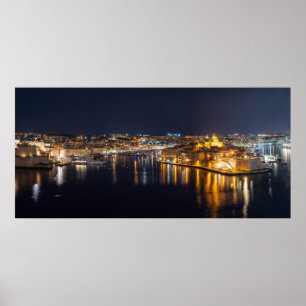 Hafen in Malta nachts beleuchtet Poster