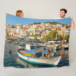 Hafen mit Fischerbooten in Plomari, Lesvos, Griech Fleecedecke