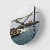 Hafen Siegel, Morro Bay, Kalifornien Runde Wanduhr (Winkel)