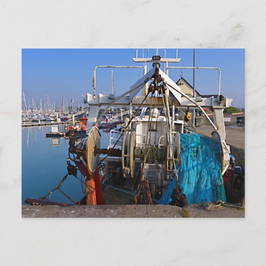 Hafen von Saint-Vaast-la-Hougue in Frankreich Postkarte (Vorderseite)
