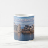 Hafen von Sliema und Wolkenkratzer in Malta Kaffeetasse (Mittel)