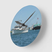 Hafenboote von Chatham Runde Wanduhr (Winkel)