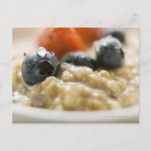 Haferbrei mit Beeren, nah Postkarte